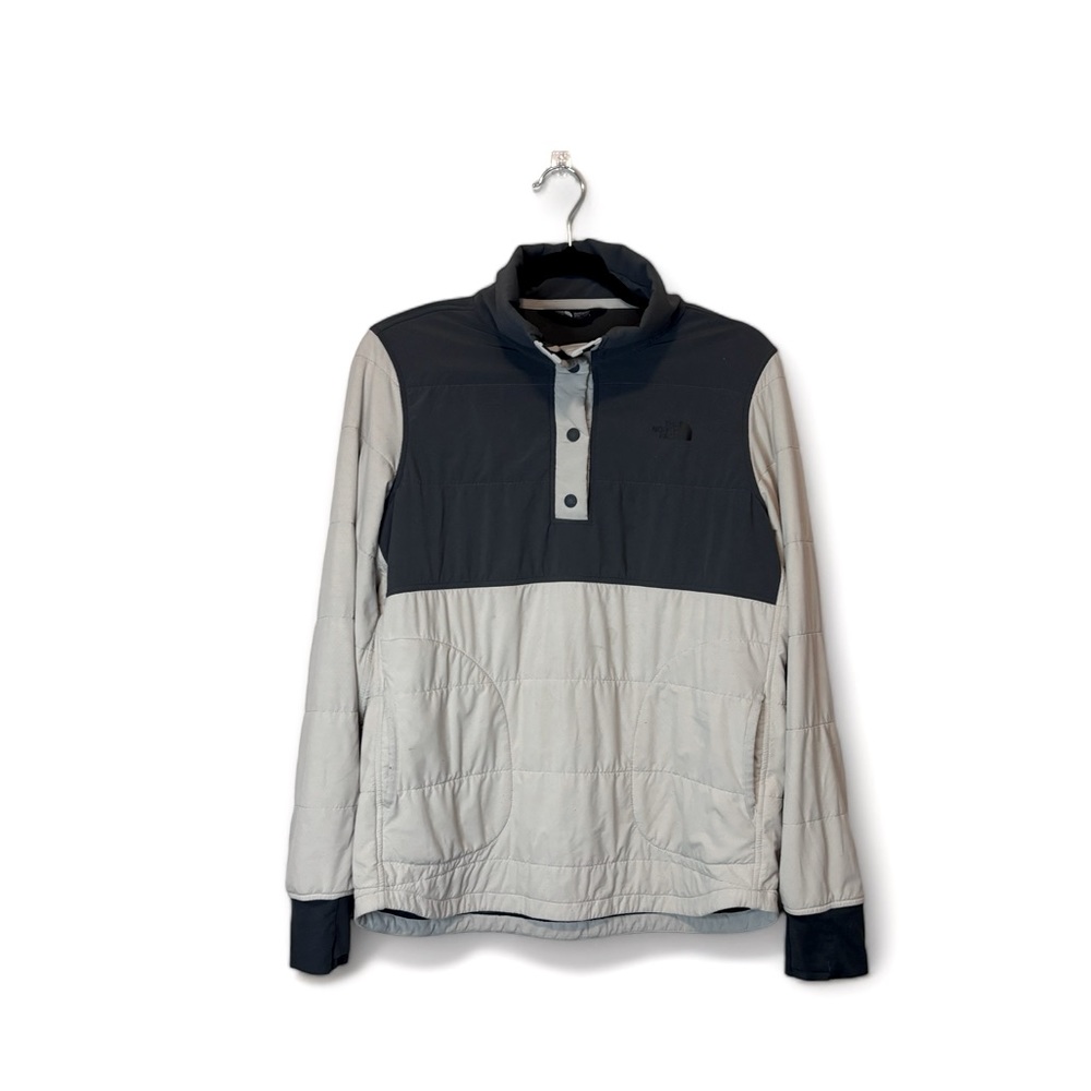 North face insulated pullover keeps you warm and stylish. Medium size